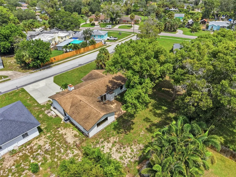 815 POINSETTIA AVENUE Tarpon Springs, FL 34689