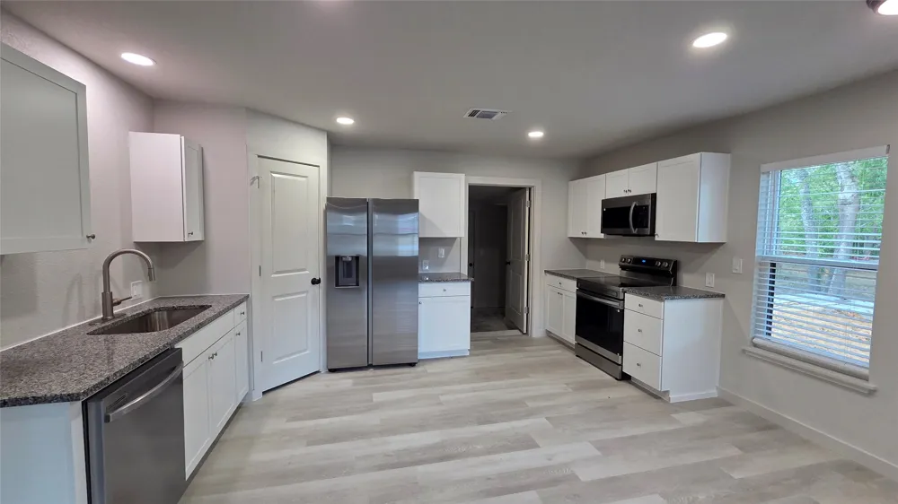 316 W 8th Street Flatonia, TX 78941