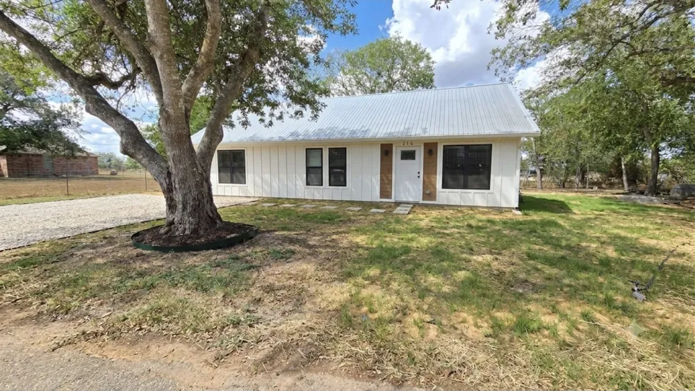 316 W 8th Street Flatonia, TX 78941