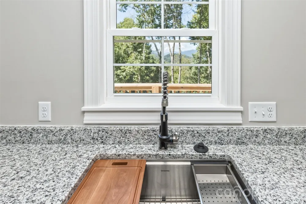340 Matthew Lane Canton, NC 28716