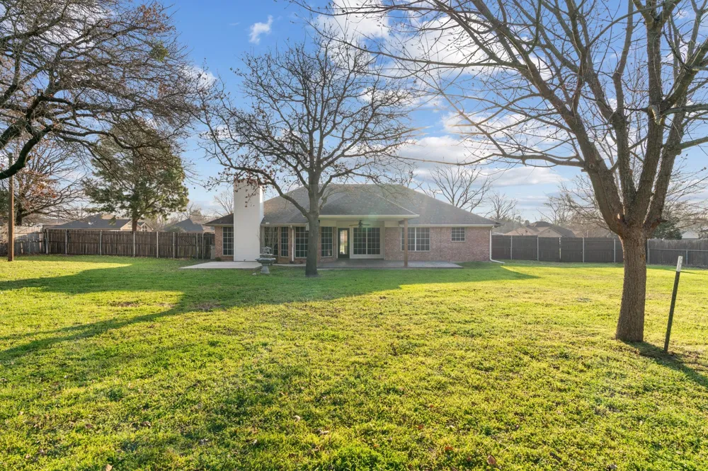 2013 Wood Trail Azle, TX 76020