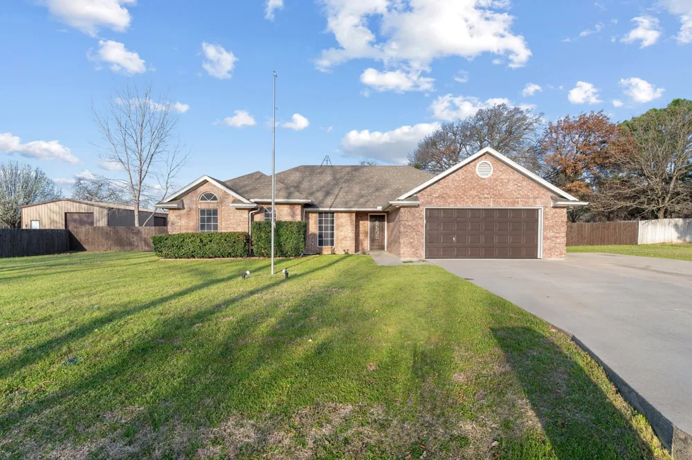 2013 Wood Trail Azle, TX 76020
