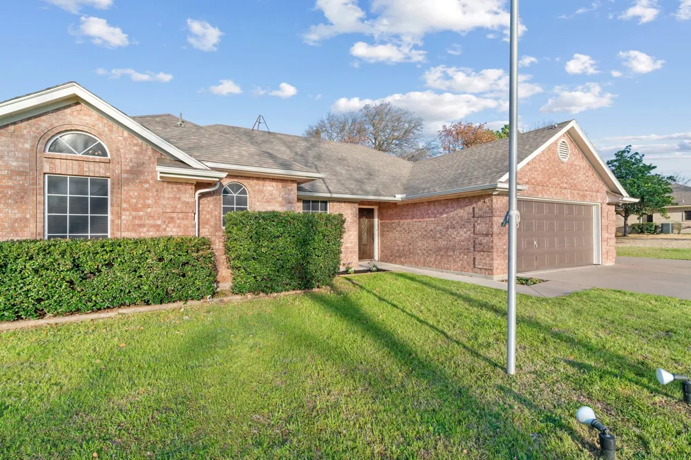 2013 Wood Trail Azle, TX 76020