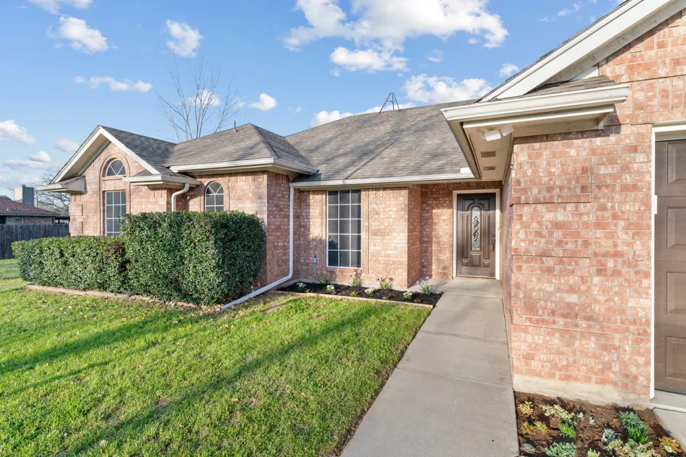 2013 Wood Trail Azle, TX 76020