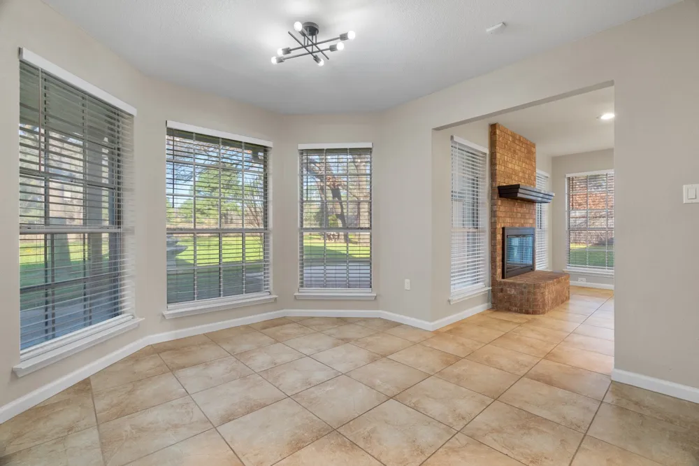 2013 Wood Trail Azle, TX 76020