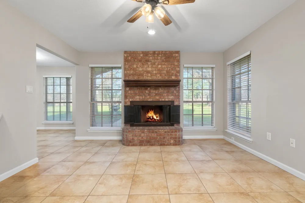 2013 Wood Trail Azle, TX 76020