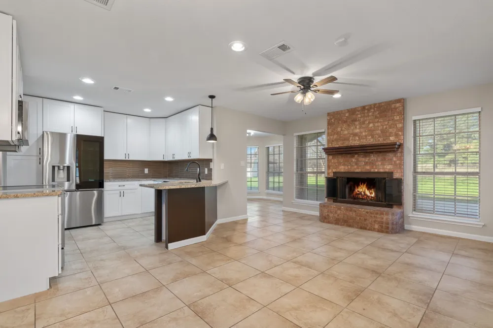 2013 Wood Trail Azle, TX 76020