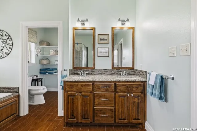 360 Bluff Creek Rd Center Point, TX 78010