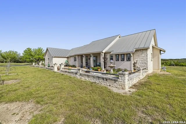 360 Bluff Creek Rd Center Point, TX 78010