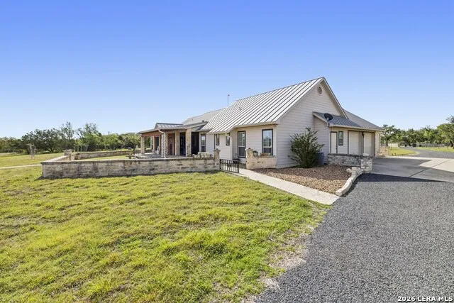 360 Bluff Creek Rd Center Point, TX 78010