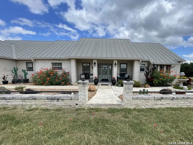 360 Bluff Creek Rd Center Point, TX 78010