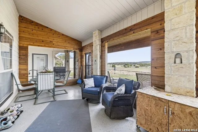 360 Bluff Creek Rd Center Point, TX 78010