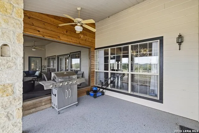 360 Bluff Creek Rd Center Point, TX 78010