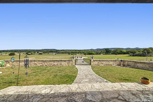 360 Bluff Creek Rd Center Point, TX 78010