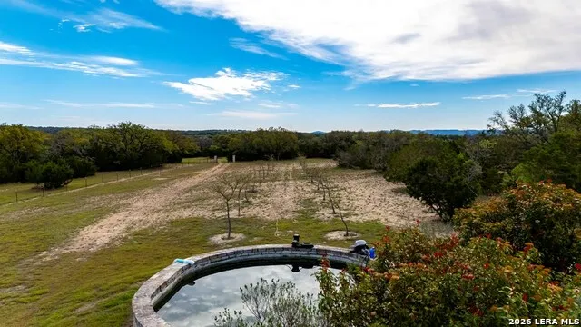 360 Bluff Creek Rd Center Point, TX 78010