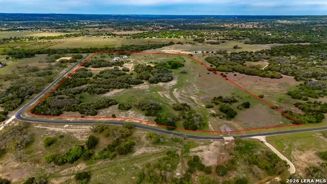 360 Bluff Creek Rd Center Point, TX 78010