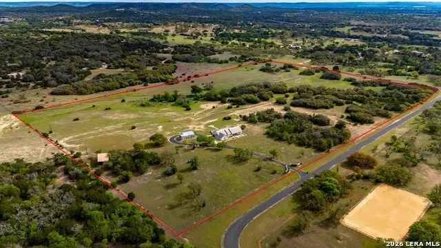 360 Bluff Creek Rd Center Point, TX 78010