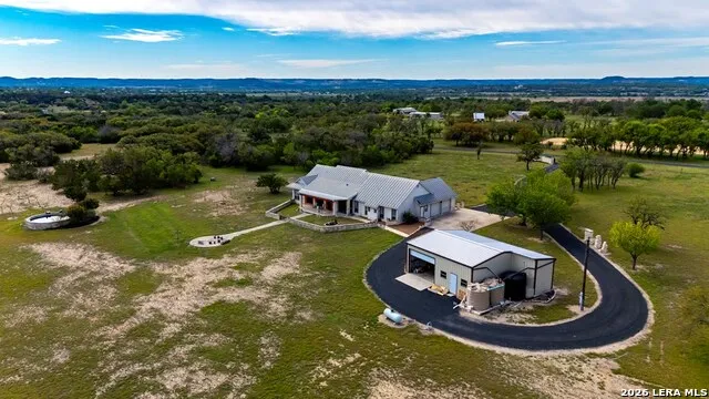 360 Bluff Creek Rd Center Point, TX 78010