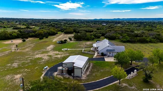360 Bluff Creek Rd Center Point, TX 78010