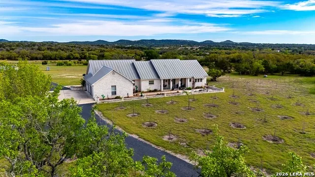 360 Bluff Creek Rd Center Point, TX 78010
