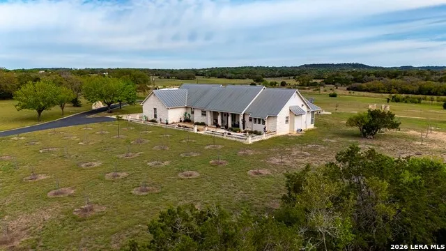 360 Bluff Creek Rd Center Point, TX 78010