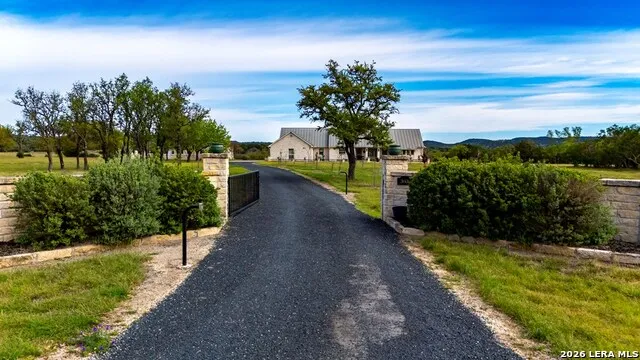 360 Bluff Creek Rd Center Point, TX 78010