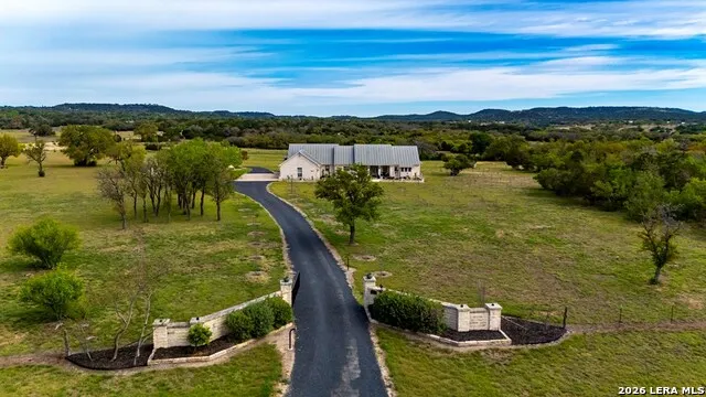 360 Bluff Creek Rd Center Point, TX 78010