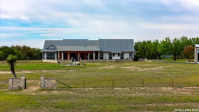 360 Bluff Creek Rd Center Point, TX 78010