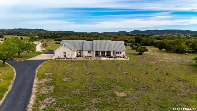 360 Bluff Creek Rd Center Point, TX 78010