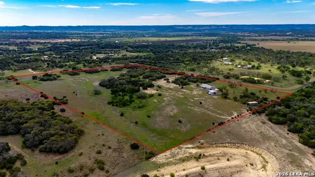 360 Bluff Creek Rd Center Point, TX 78010