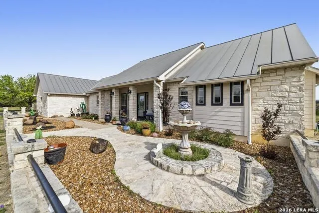 360 Bluff Creek Rd Center Point, TX 78010