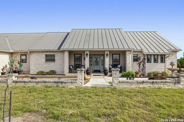 360 Bluff Creek Rd Center Point, TX 78010