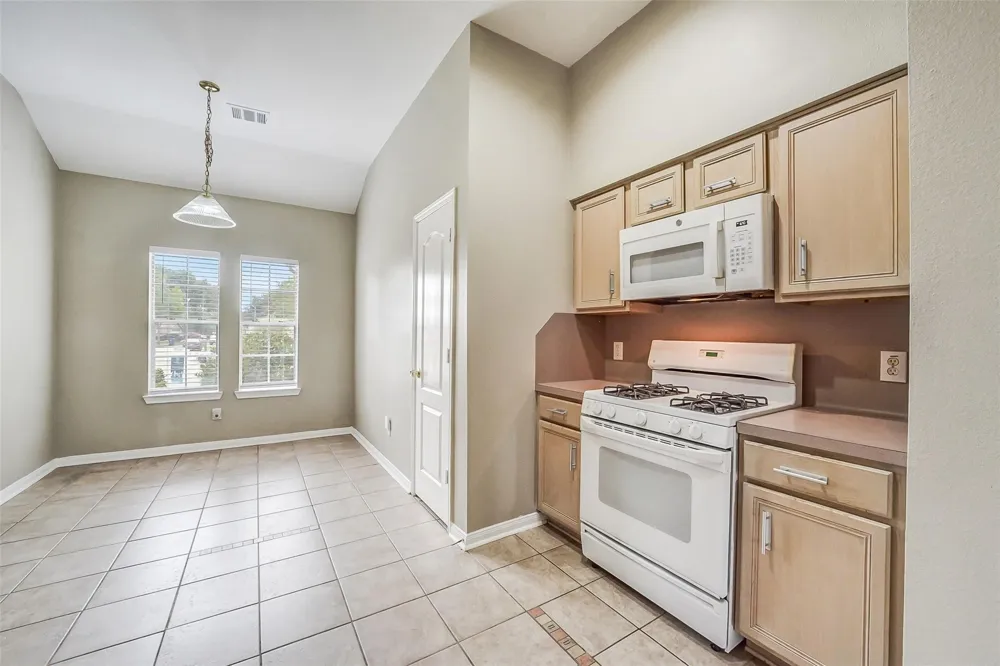 7002 Plaza Del Sol Drive Hockley, TX 77083