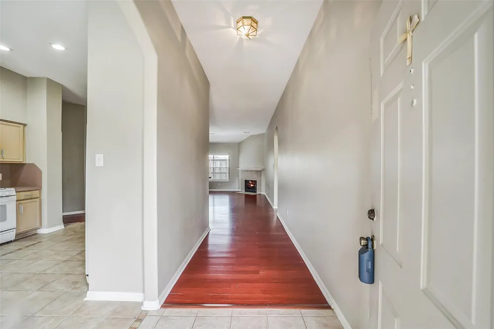 7002 Plaza Del Sol Drive Hockley, TX 77083