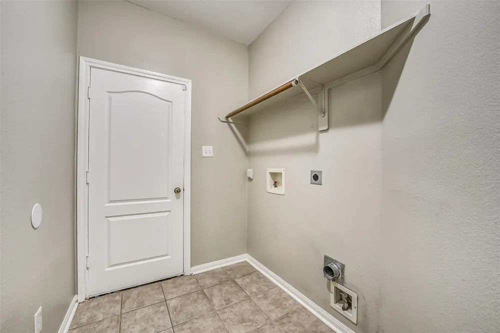 7002 Plaza Del Sol Drive Hockley, TX 77083