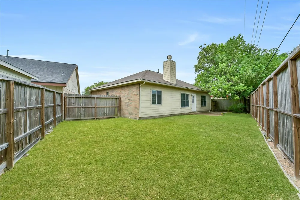 7002 Plaza Del Sol Drive Hockley, TX 77083