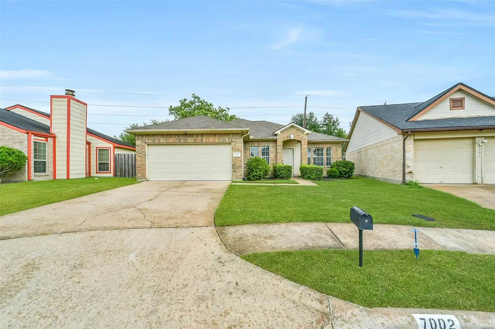 7002 Plaza Del Sol Drive Hockley, TX 77083