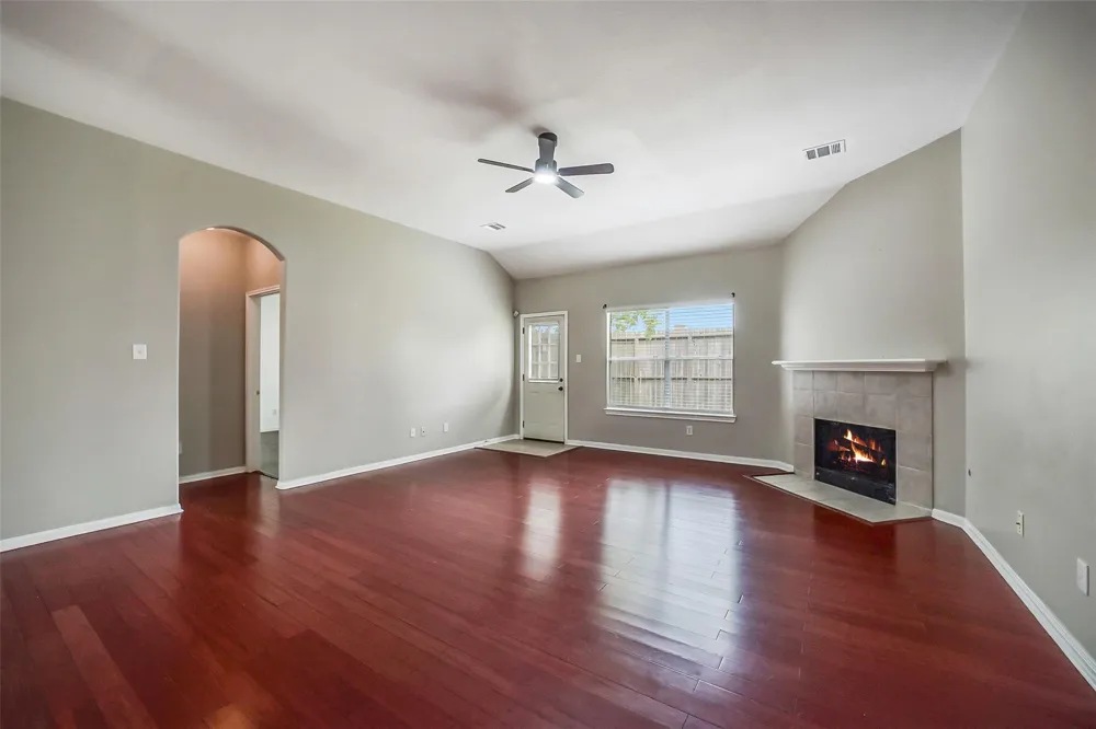 7002 Plaza Del Sol Drive Hockley, TX 77083