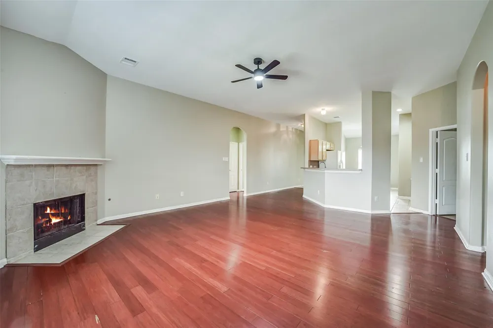 7002 Plaza Del Sol Drive Hockley, TX 77083