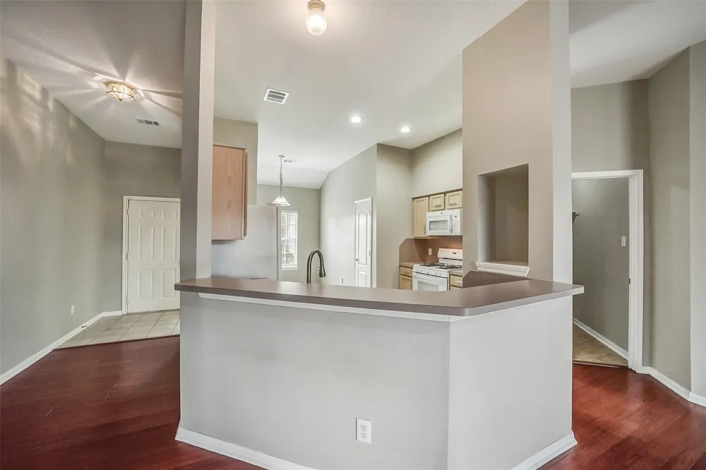 7002 Plaza Del Sol Drive Hockley, TX 77083