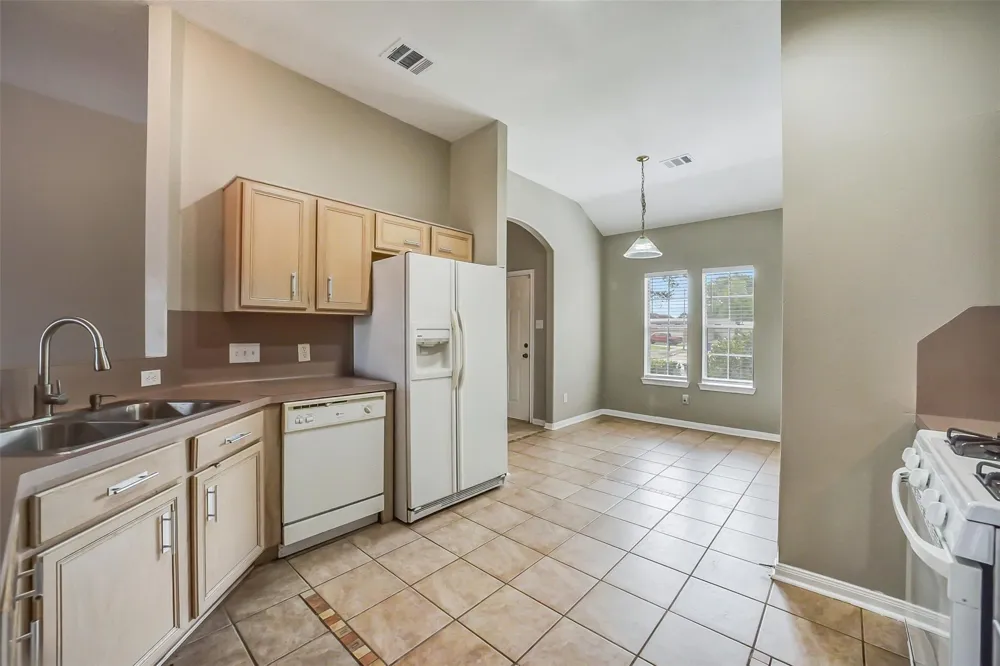 7002 Plaza Del Sol Drive Hockley, TX 77083