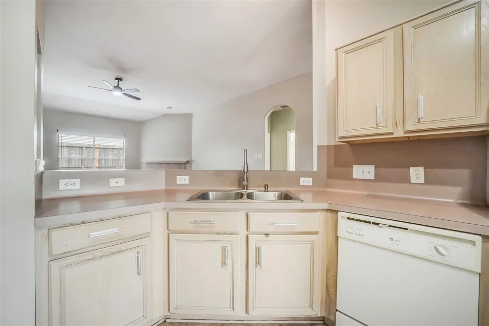 7002 Plaza Del Sol Drive Hockley, TX 77083