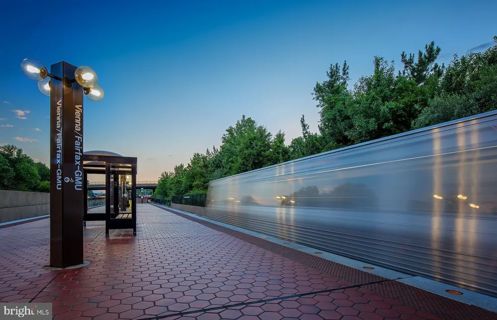 9475 SPRAGUE AVENUE #1 Fairfax, VA 22031