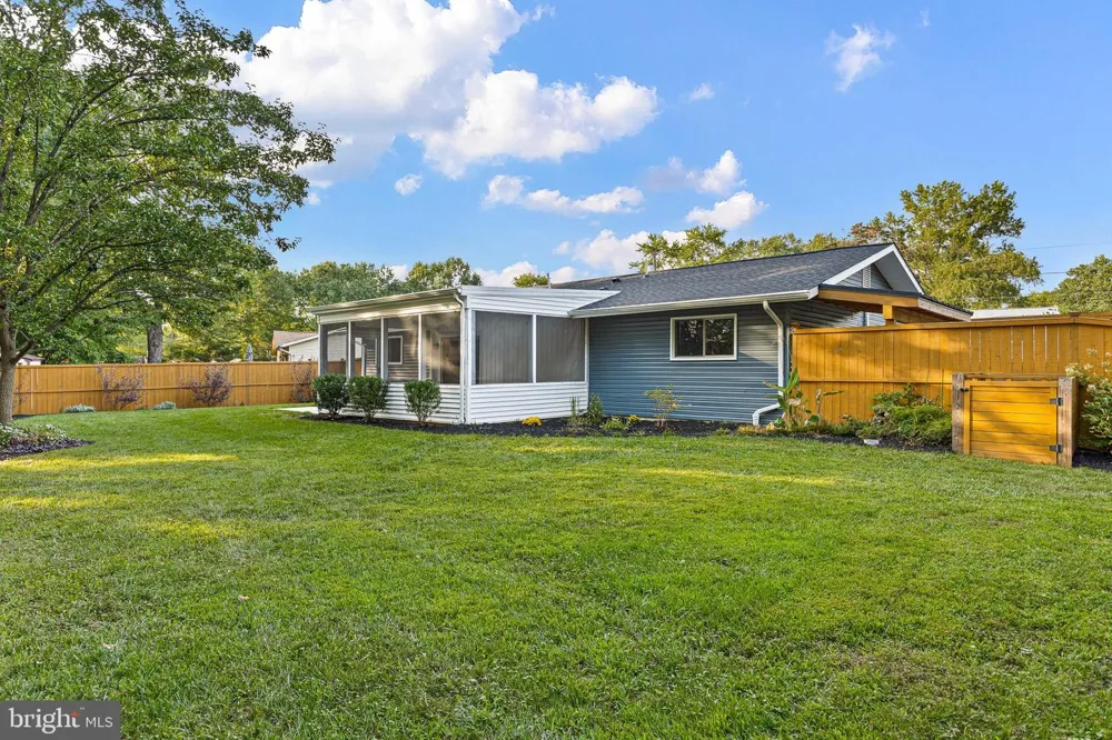 818 BRADFORD LANE Newark, DE 19711
