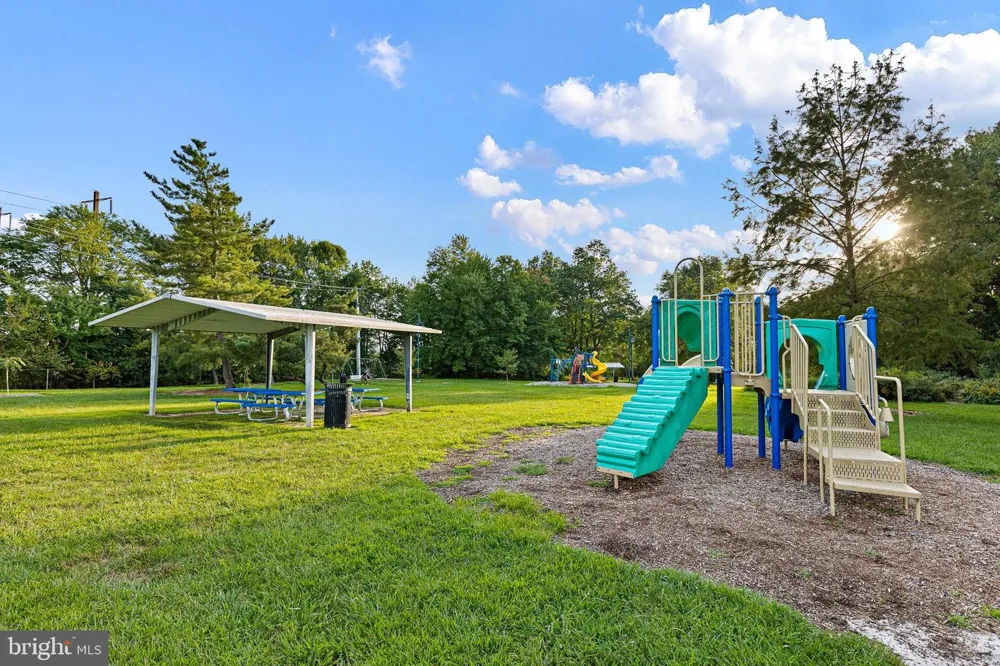 818 BRADFORD LANE Newark, DE 19711