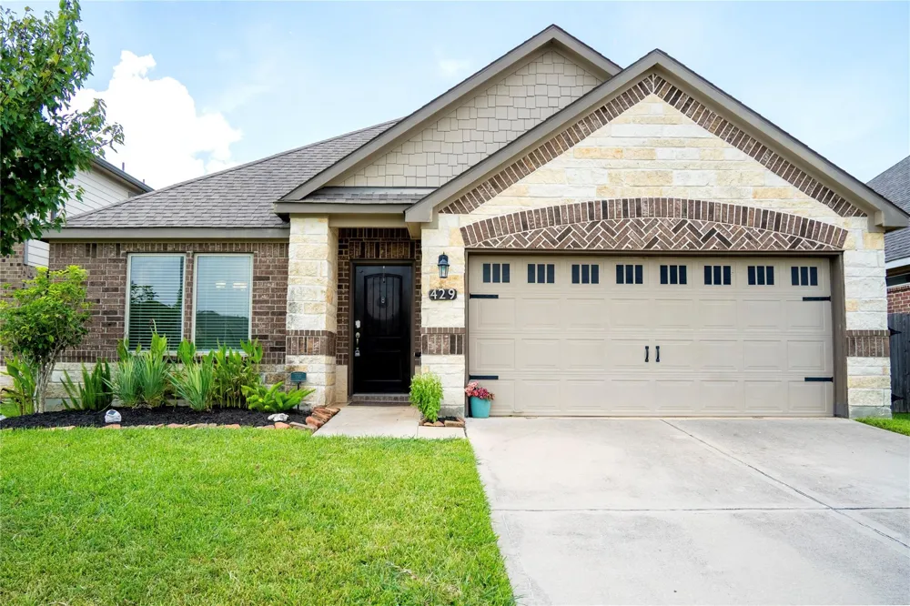 429 Lake Line Drive Alvin, TX 77511