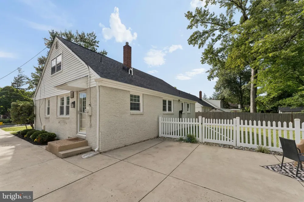1013 OAKWOOD ROAD Haddonfield, NJ 08033