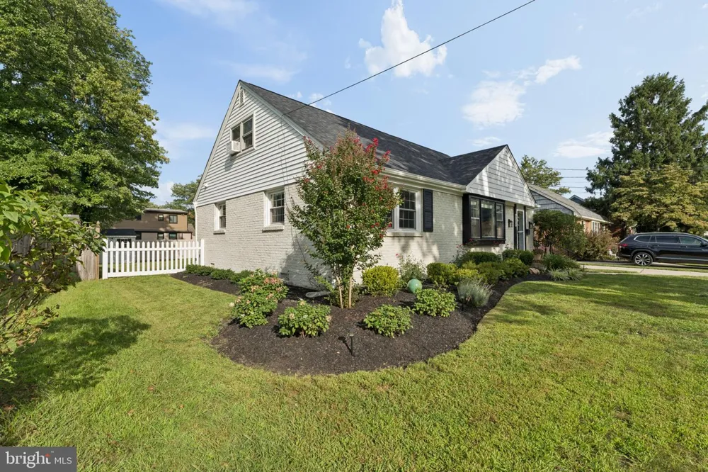 1013 OAKWOOD ROAD Haddonfield, NJ 08033