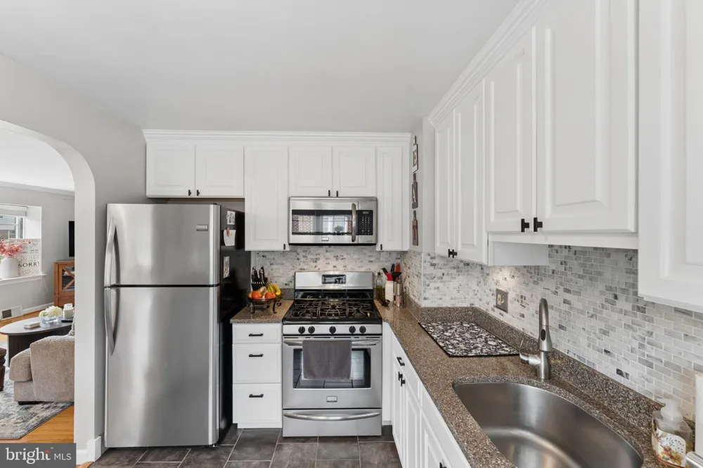 1013 OAKWOOD ROAD Haddonfield, NJ 08033