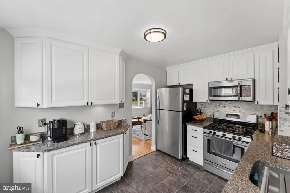 1013 OAKWOOD ROAD Haddonfield, NJ 08033
